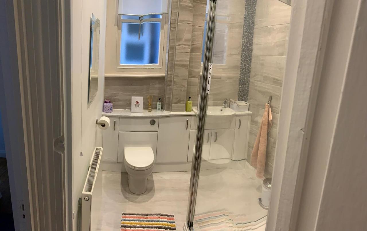 Enliven Villa Бродстеърс Екстериор снимка